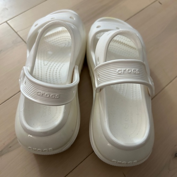 CROCS Unisex Classic Mega Crush Platform WHITE Platform Sandals Size: M4/W6 - Picture 13 of 16